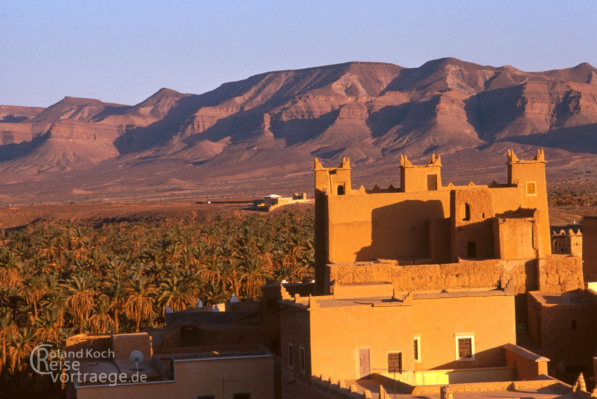 Abendstimmung mit Kasbah in Nkob